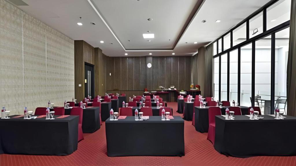 Travello Hotel Bandung Eksteriør billede