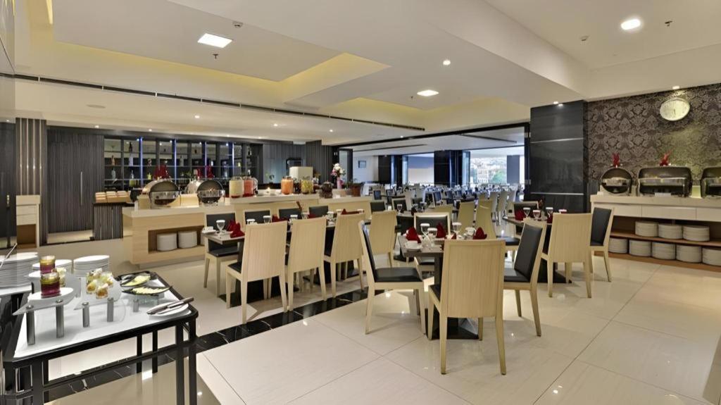 Travello Hotel Bandung Eksteriør billede
