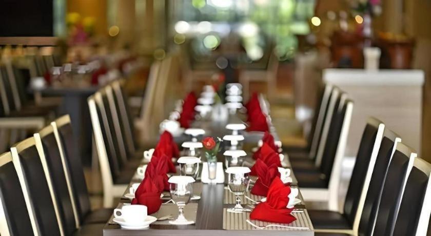 Travello Hotel Bandung Eksteriør billede