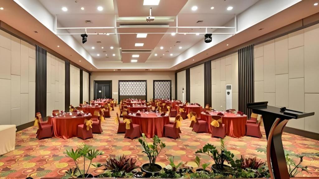 Travello Hotel Bandung Eksteriør billede
