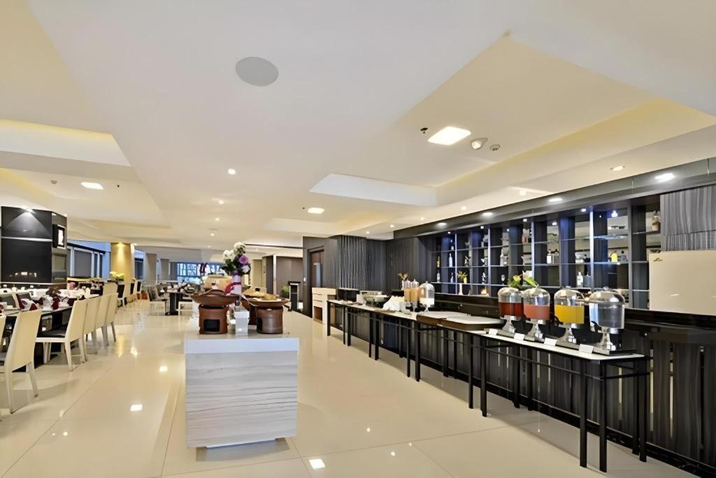 Travello Hotel Bandung Eksteriør billede