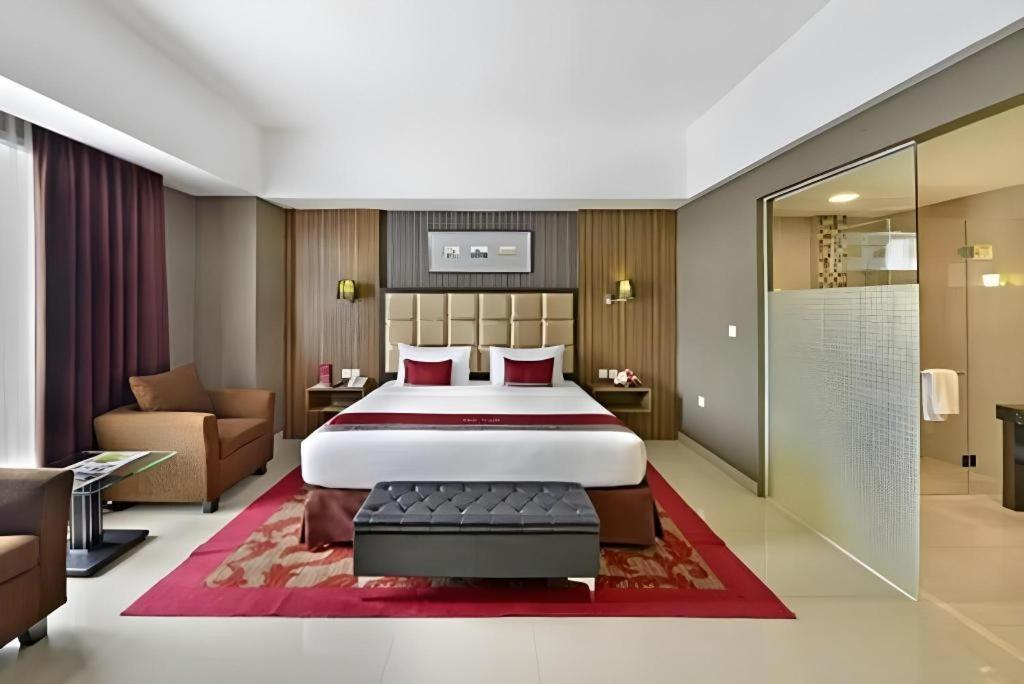 Travello Hotel Bandung Eksteriør billede