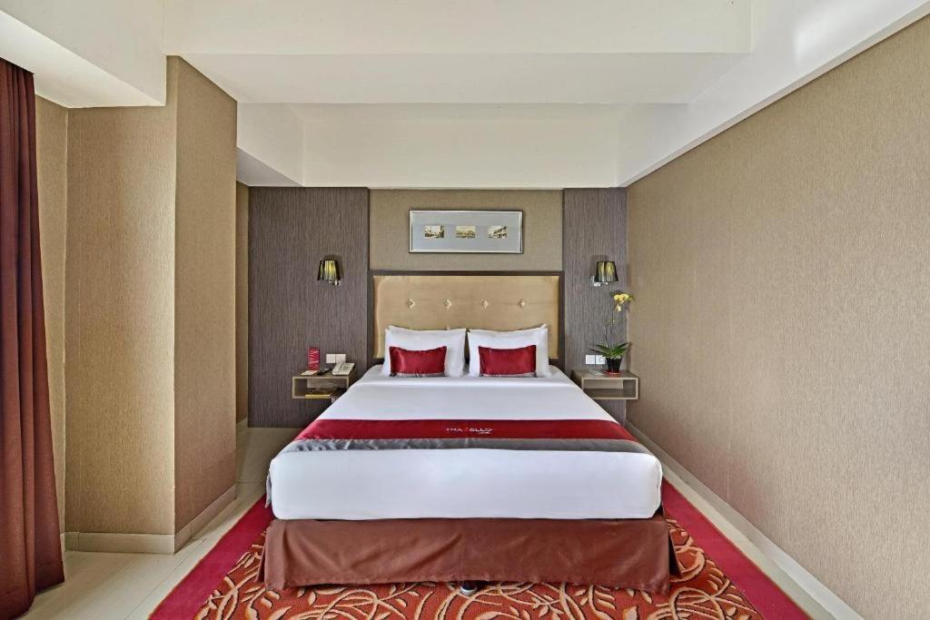 Travello Hotel Bandung Eksteriør billede