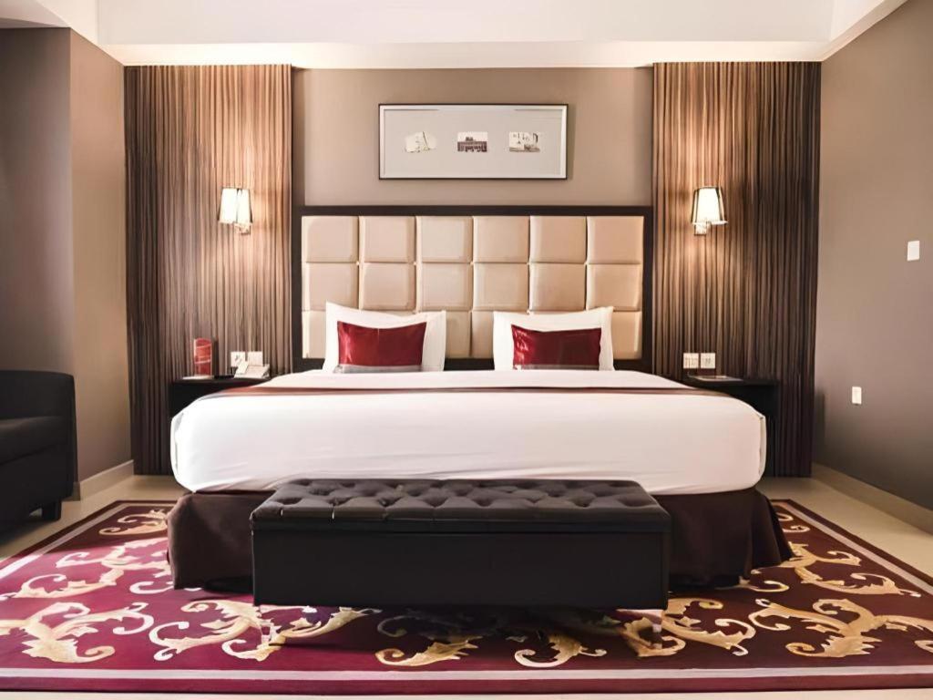 Travello Hotel Bandung Eksteriør billede
