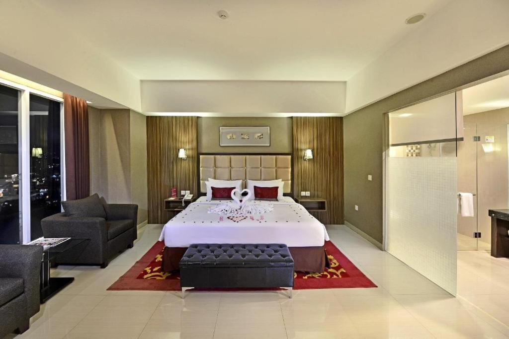Travello Hotel Bandung Eksteriør billede