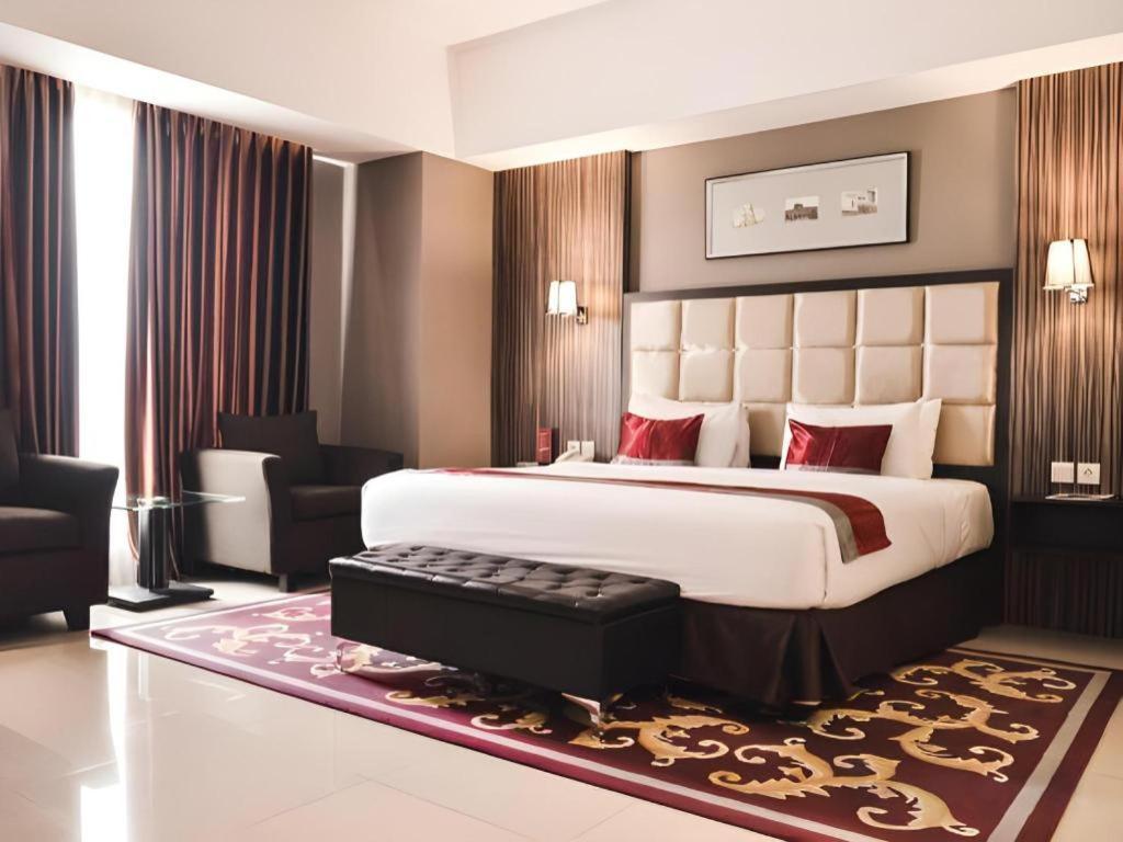 Travello Hotel Bandung Eksteriør billede