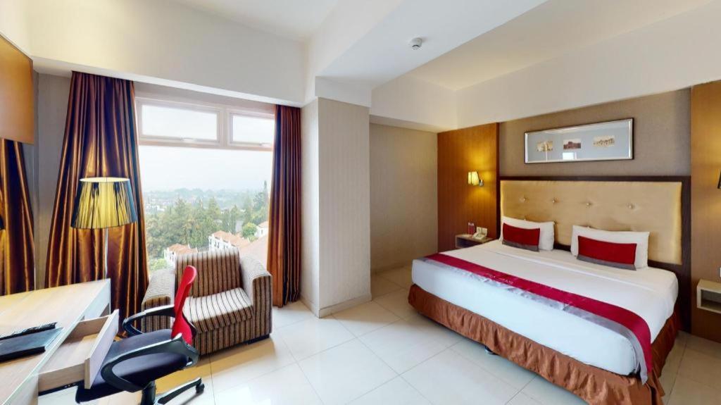 Travello Hotel Bandung Eksteriør billede