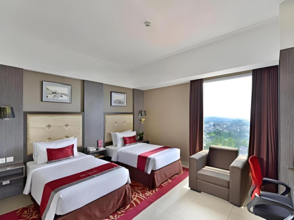 Travello Hotel Bandung Eksteriør billede