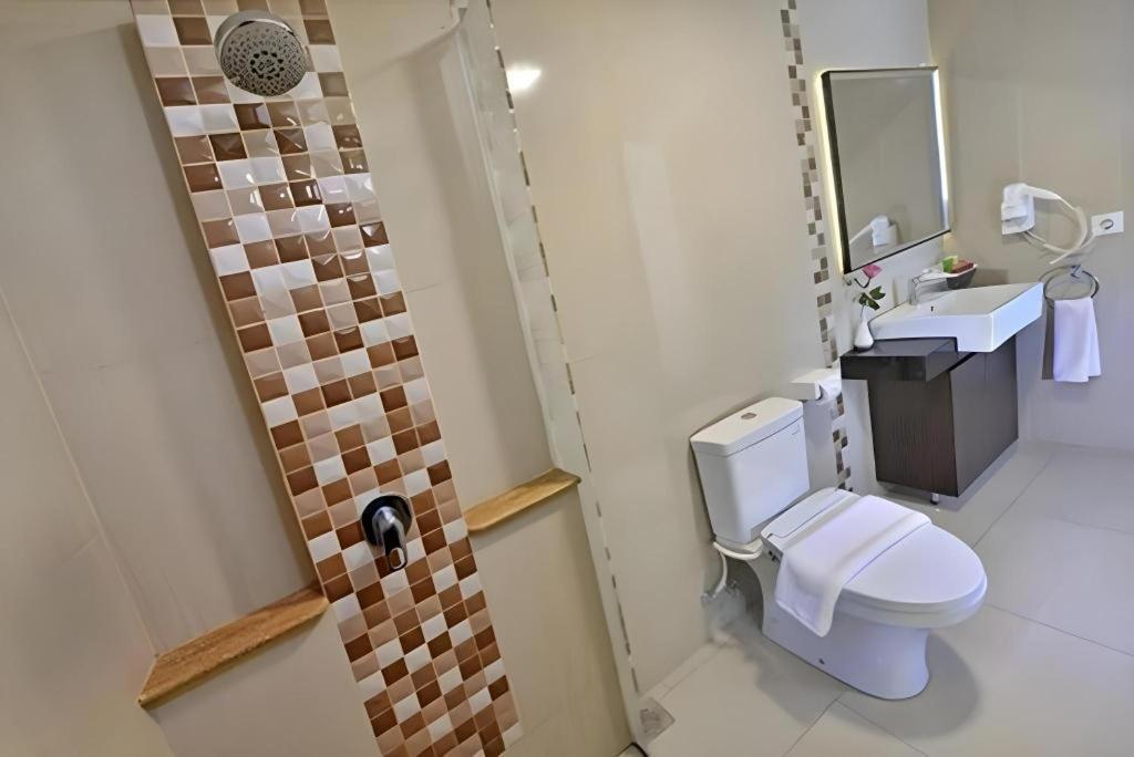 Travello Hotel Bandung Eksteriør billede