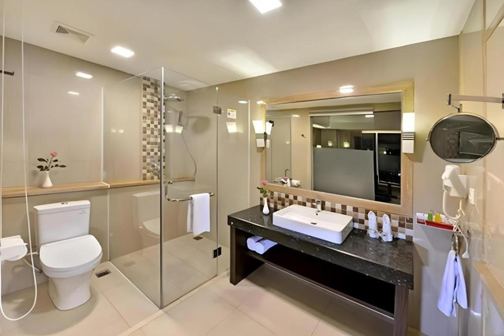 Travello Hotel Bandung Eksteriør billede