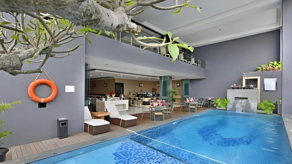 Travello Hotel Bandung Eksteriør billede