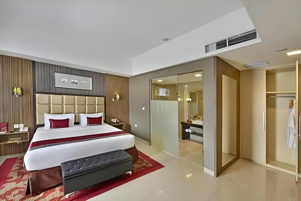Travello Hotel Bandung Eksteriør billede