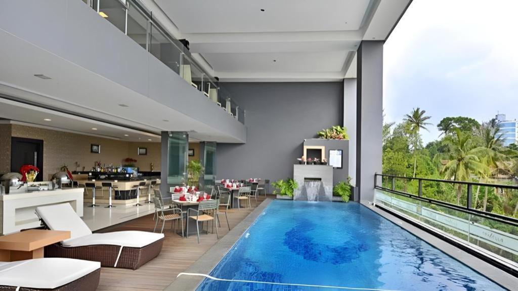 Travello Hotel Bandung Eksteriør billede